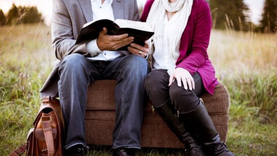 Una Mujer Busca El Divorcio Porque Su Marido Le Quiere Demasiado