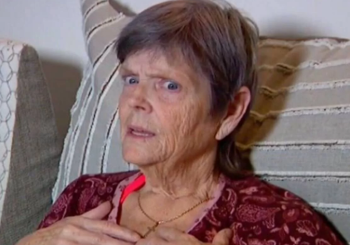 una mujer viaja a mexico para someterse a una cirugia de estiramiento de la piel y se despierta con implantes mamarios y un levantamiento de gluteos