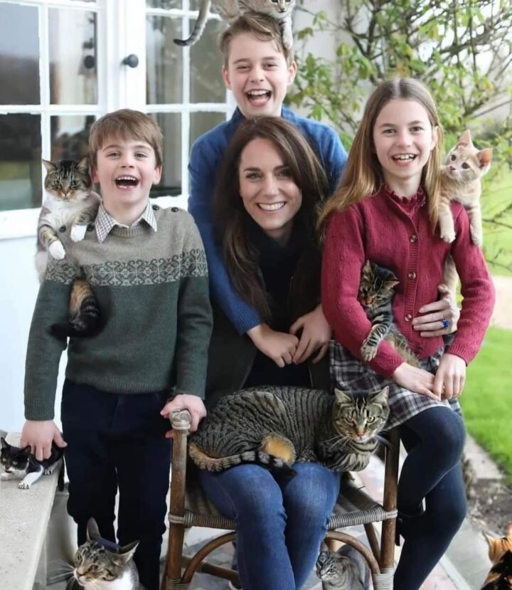 El chisme completo de Kate Middleton!! 10 GI7biqEXEAAJU0O