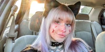 Conoce A La Mujer Que Se Identifica Como Un Perro