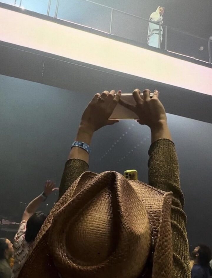 Bad Bunny se acaba de enterar de que va a ser padre!! 6 04