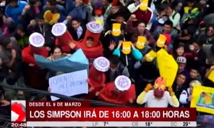 Manifestacion En Bolivia Por La Reduccion De Horario De Los Simpson