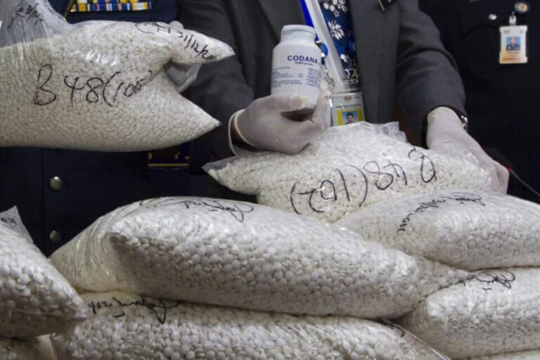 Detuvieron a un cura por producir metanfetamina en su parroquia... 1 Detuvieron A Un Cura Por Producir Metanfetamina En Su Parroquia