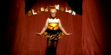 Asi Luce Actualmente La Nina Abejita Del Video De No Rain De Blind Melon