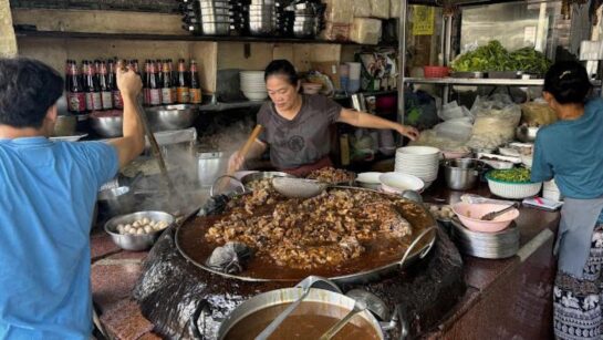 Hay Una Familia Que Lleva 45 Anos Hirviendo La Misma Sopa A La Que Van Anadiendo Nuevos Ingredientes