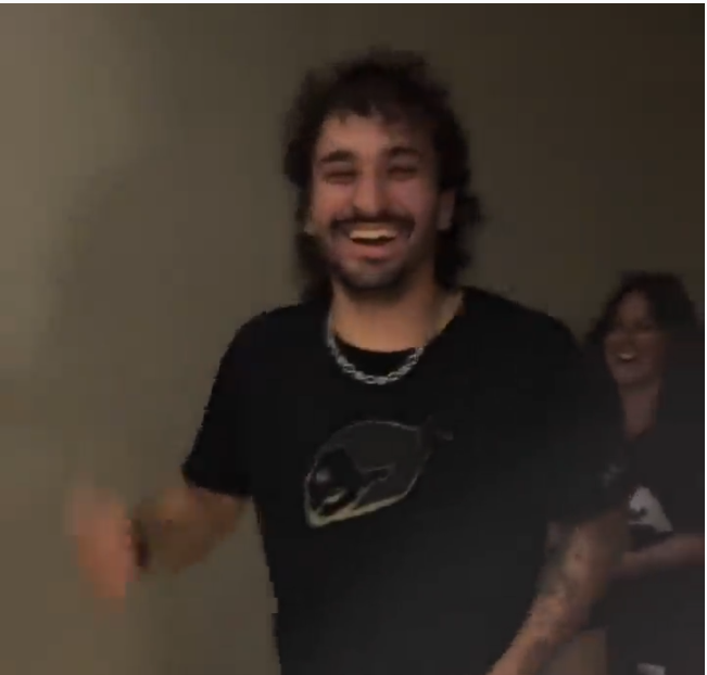 Le Hizo Una Fiesta Sorpresa A Su Mejor Amigo Pero Todos Tenian Que Ir Disfrazados De El