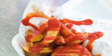 Mucho Ketchup Por Favor