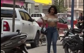 Robando Miradas En 2 Puntos Especificos