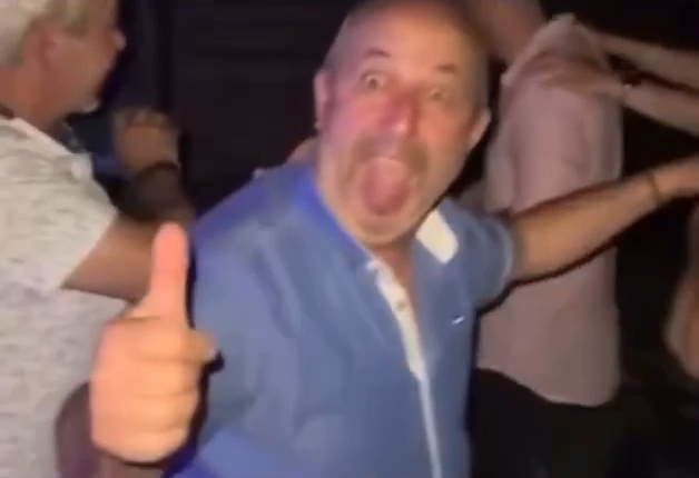 Se Armo La Conga De Viejos Ebrios