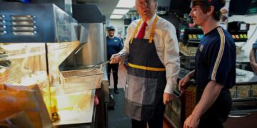 Trump Cumple Su Palabra Y Trabaja Por Un Fin De Semana En Un Mcdonalds De Pensilvania