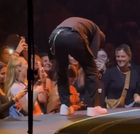 Una chica se pierde a Justin Timberlake cantando a 10 cm de su cara por estar en whatsapp. 8 Una Chica Se Pierde A Justin Timberlake Cantando A 10 Cm De Su Cara Por Estar En Whatsapp