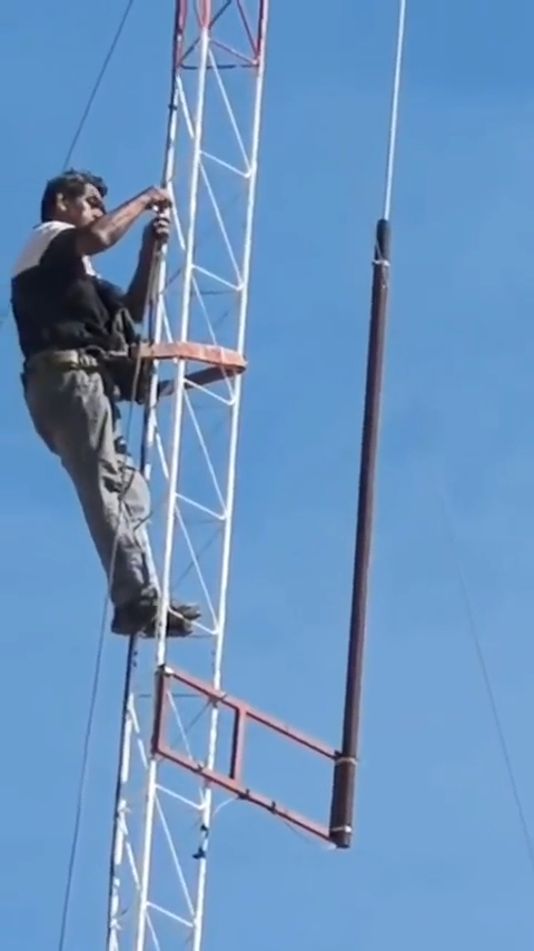 Tener Que Bajar A Por La Cinta Aislante