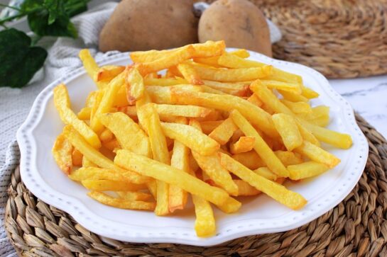 La nueva moda de meterse patatas fritas por el culo que arrasa en Internet. 6 La Nueva Moda De Meterse Patatas Fritas Por El Culo Que Arrasa En Internet