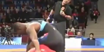 Buscando El Boton De Reset De Su Oponente