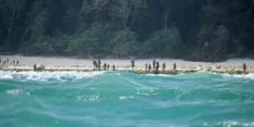 Detenido Un Turista Por Dejar Una Coca Cola A La Tribu Mas Aislada Del Mundo En La Isla De Sentinel Del Norte