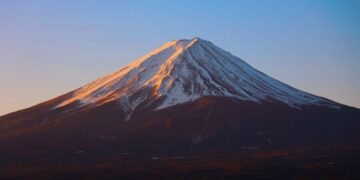 Lo Rescataron Del Monte Fuji Regreso A Buscar Su Telefono Y Tuvieron Que Rescatarlo Otra Vez