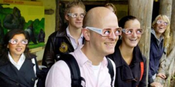 ¿sabias Que Existen Unos Lentes Disenados Para Evitar El Contacto Visual Con Los Gorilas