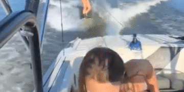 2 Girls 1 Boat