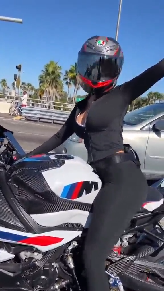 A Esa Moto Si Me Subo