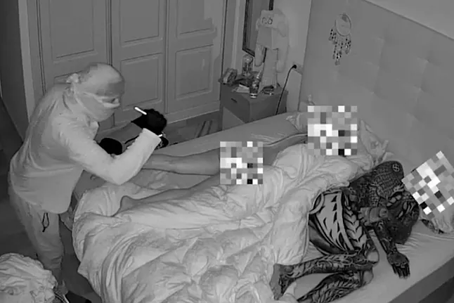 Un Ladron Entra A Una Casa Y Permanece 32 Minutos Observando A La Propietaria Mientras Dormia Es Un Depredador Enfermo
