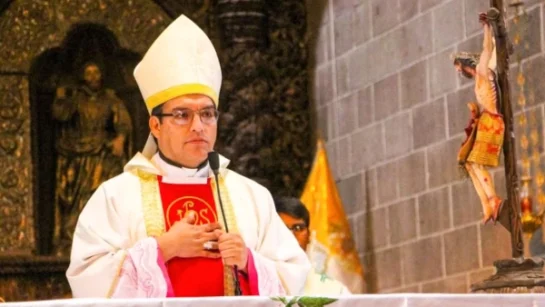 Obispo peruano acusado de tener 17 amantes es expuesto por su empleada doméstica. 7 6e3b7c437d3cf53457ec1a86bd6861f2 L