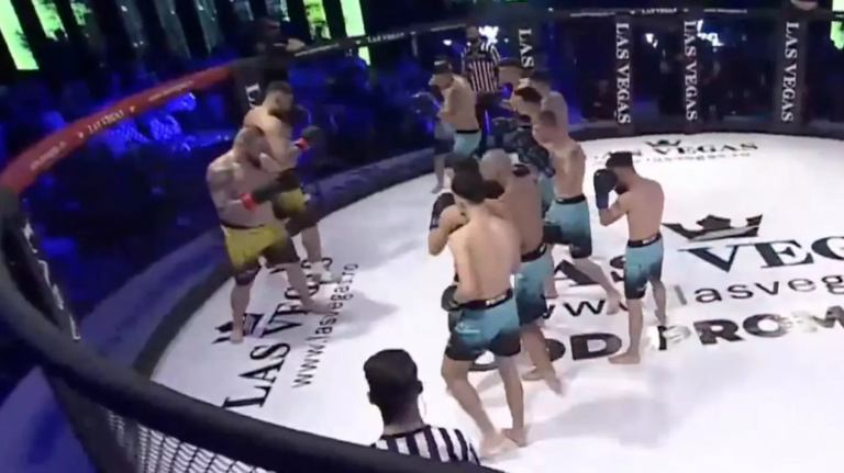 ¿Qué pasa si dos pesos pesados profesionales se enfrentan a 10 amateurs? 1 sdfsdfsdf 4