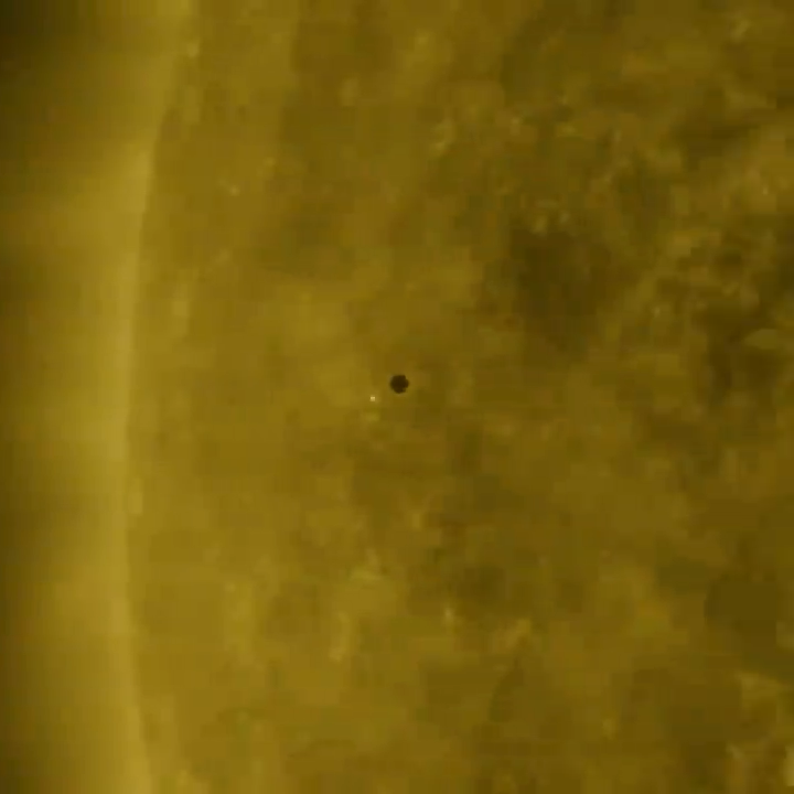 Asi se mira el planeta Mercurio, cuando pasa frente al Sol. 1 videoframe 1147