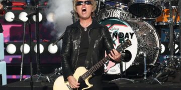 green day super bowl 020826 3 0944a6e4b0214a03932b4e9f8cb700e1