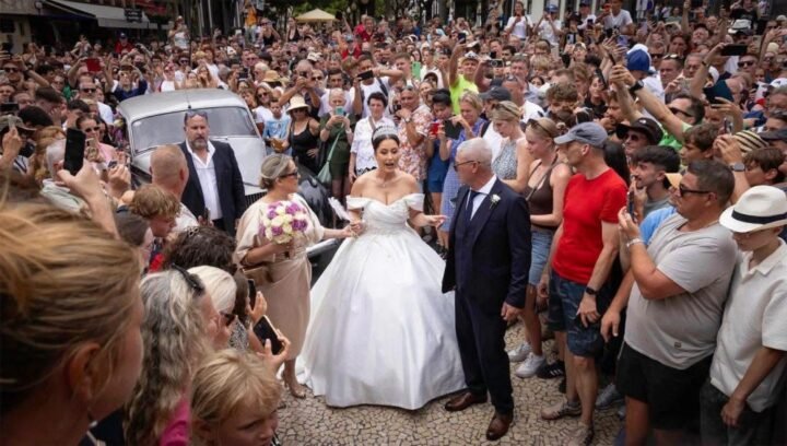 Miles de personas asistieron a una boda en Portugal pensando que era la de Cristiano Ronaldo. 3 HPRici4W0AAUURQ1